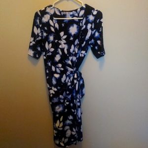 🛍 Wrap dress by Motherhood 👗